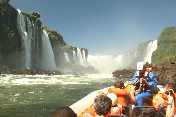brazilian-falls-with-macuco-safari-boat