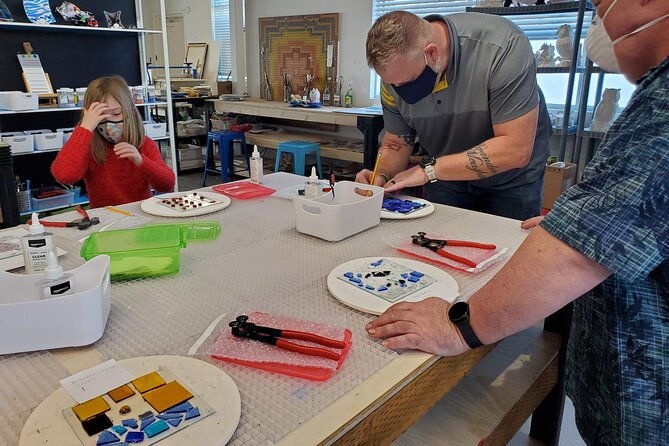 break-it-and-make-it-a-glass-fusing-session-in-everett