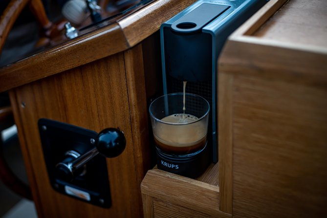 breakfast-cruise-amsterdam-on-a-luxury-private-boat-order-a-la-carte-on-board