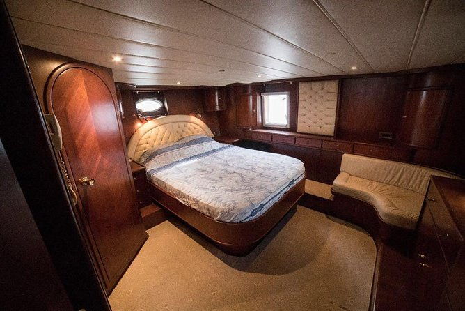 breakfast-cruise-in-bosphorus-with-private-yacht