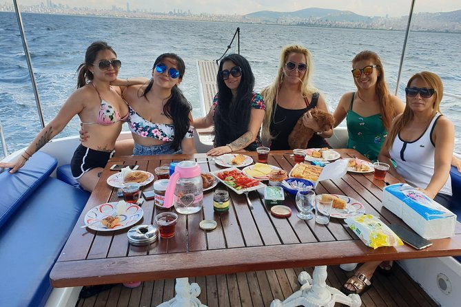 breakfast-cruise-in-bosphorus-with-private-yacht