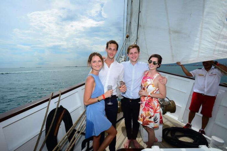 breakfast-cruise-onboard-a-tall-ship-royal-albatross