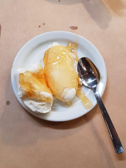 breakfast-in-the-markets-with-olive-oil-and-honey-tasting