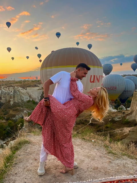 breakfast-with-balloons-in-the-valley-private-table