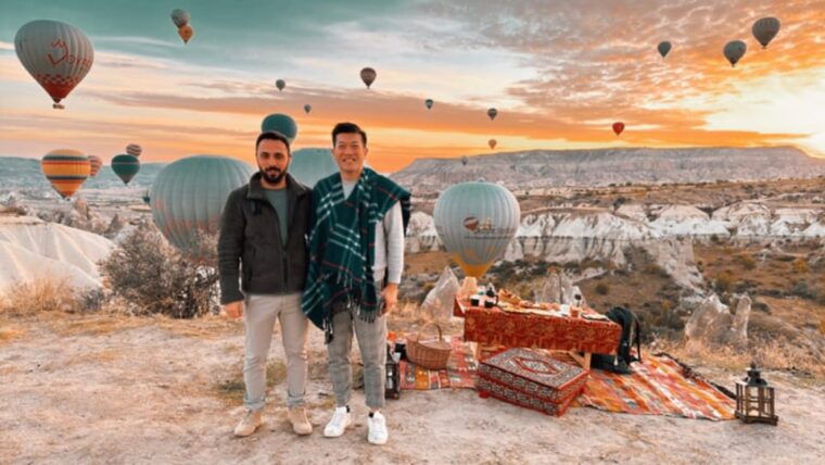 breakfast-with-balloons-in-the-valley-private-table