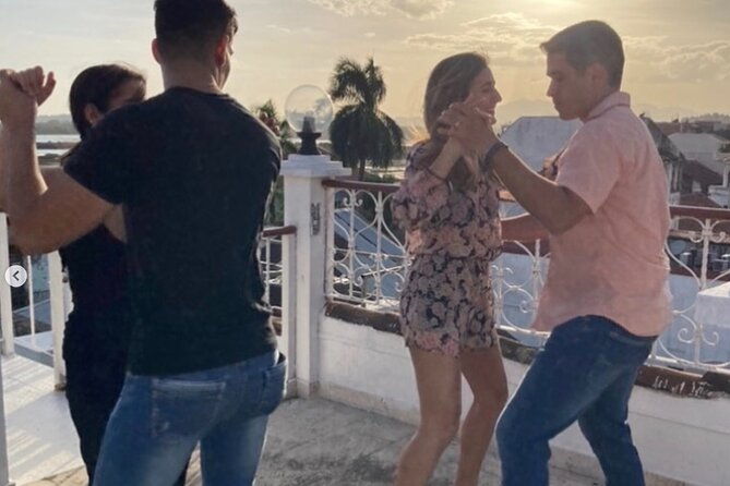 breathtaking-rooftop-salsa-lesson-and-choreography-in-panama-city