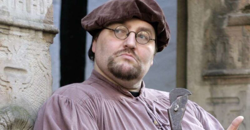 bremen-old-town-tour-with-costumed-performer-tour-guide