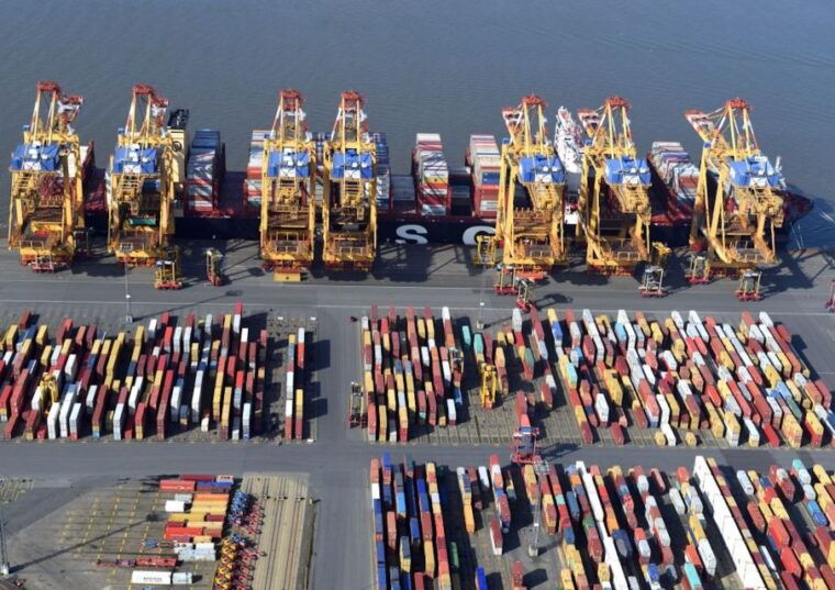 bremerhaven-harbor-bus-tour