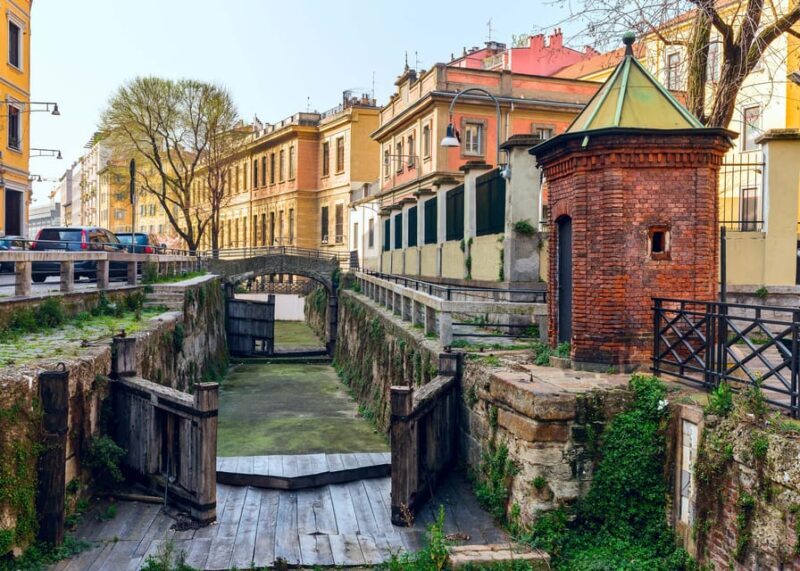 Brera Gallery Tour & Walk Through Historic Brera District - Key Points