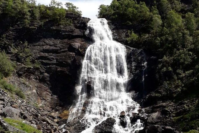 brides-veil-and-steinsdalsfossen-waterfalls-with-sceneries-of-hardanger-fjord
