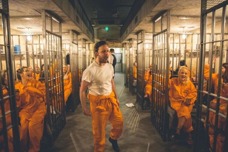 brighton-alcotraz-immersive-prison-cocktail-experience