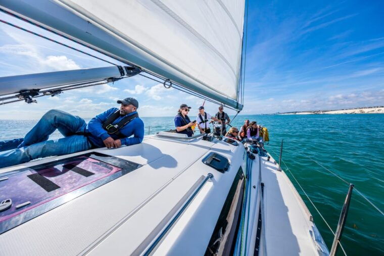 brighton-sailing-trip-with-drinks
