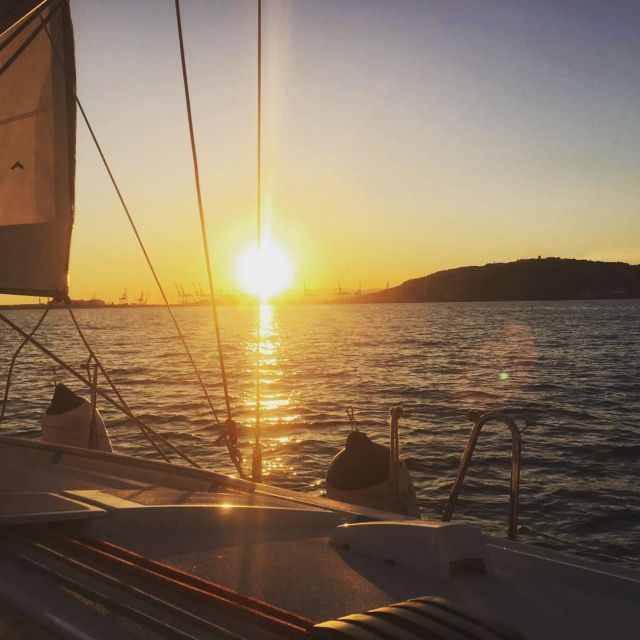 brighton-sunset-sailing-cruise-with-a-glass-of-wine