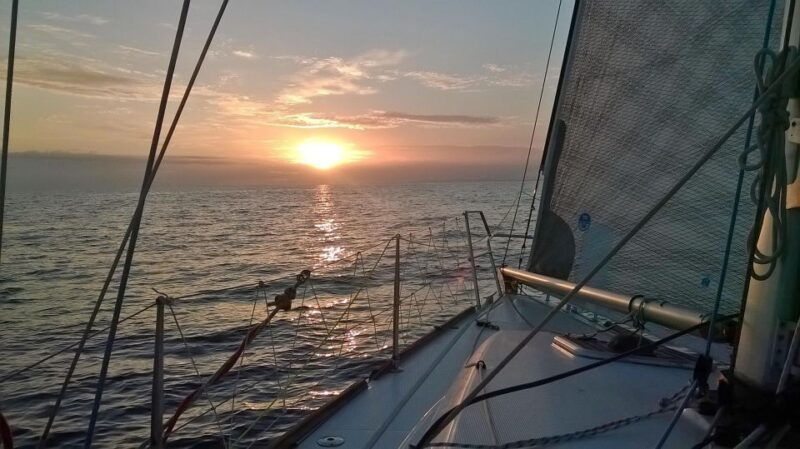 brighton-sunset-sailing-cruise-with-a-glass-of-wine