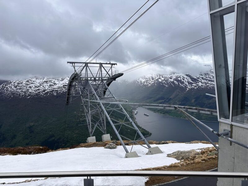 briksdal-glacier-and-loen-skylift-tour-with-transfer