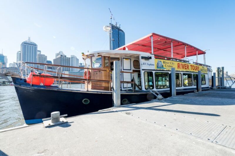 Brisbane: Midday River Guided Sightseeing Cruise - The Boat and Seating