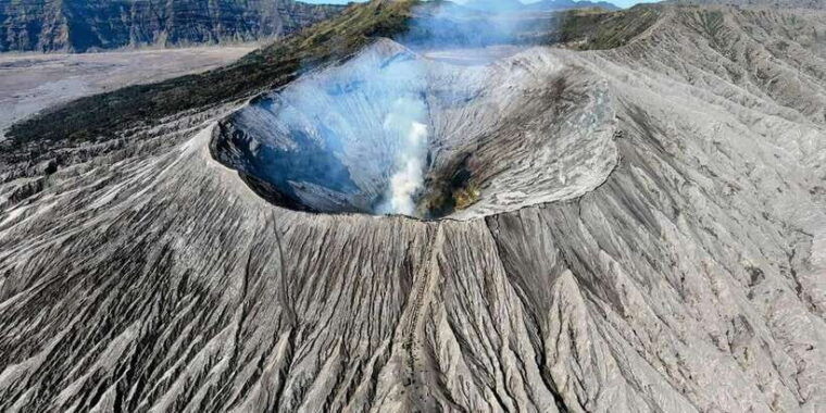 bromo-private-sunrise-and-crater-exploration