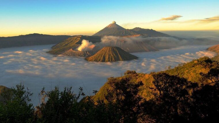 bromo-sunrise-and-waterfall-option-from-surabaya
