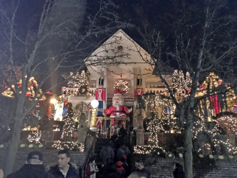 Brooklyn: 1.5-Hour Dyker Heights Christmas Walking Tour - Key Points