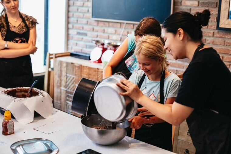 bruges-belgian-praline-and-mendiants-chocolate-workshop