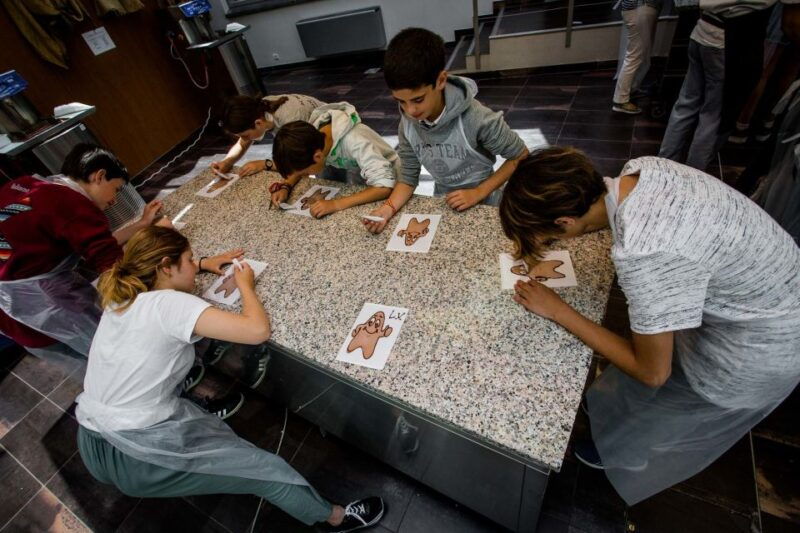 bruges-chocolate-making-workshop-and-chocolate-museum-entry