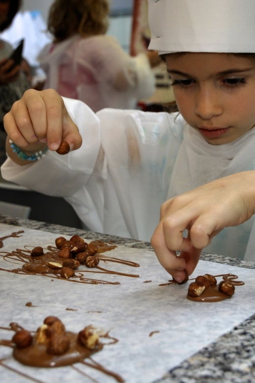 bruges-chocolate-making-workshop-and-chocolate-museum-entry