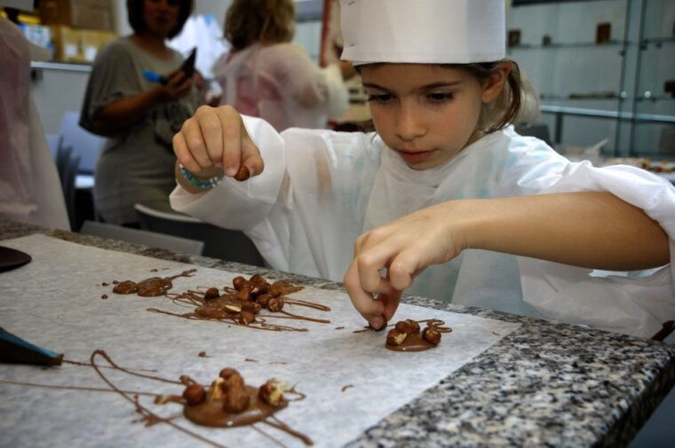 bruges-chocolate-making-workshop-and-chocolate-museum-entry