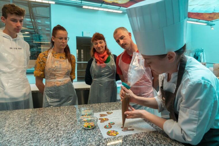 bruges-chocolate-making-workshop-and-chocolate-museum-entry