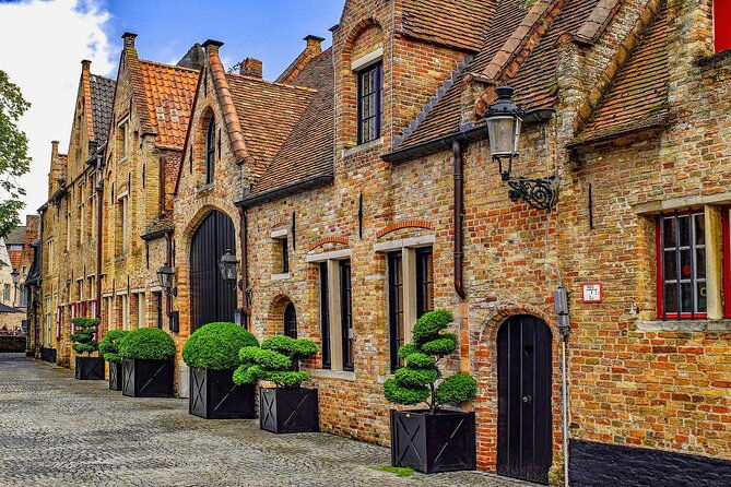 bruges-highlights-hidden-gems-small-group-from-paris-by-minivan