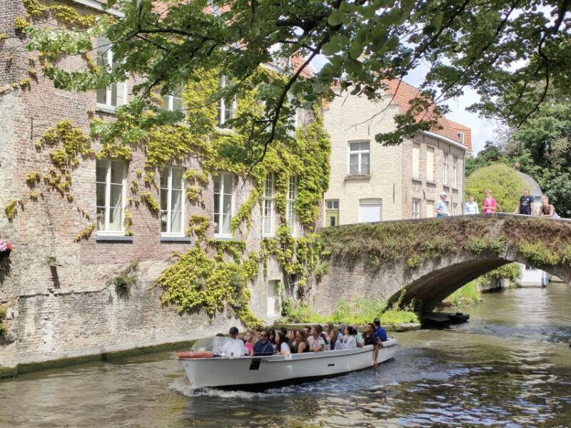 bruges-small-group-boat-cruise-and-guided-walking-tour