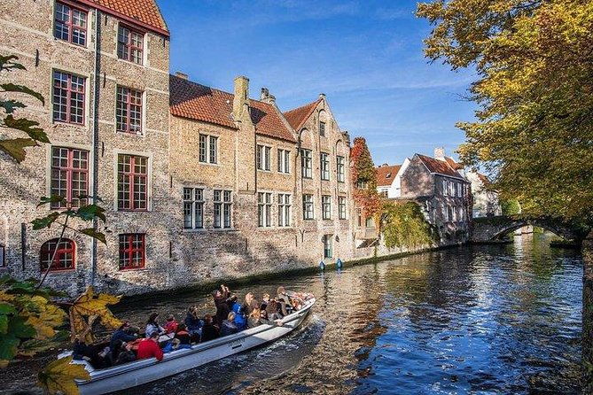 bruges-uncovered-historic-walking-tour-canal-boat-experience