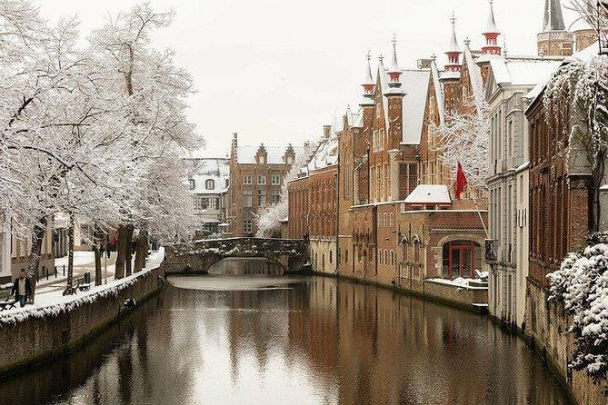 bruges-uncovered-historic-walking-tour-canal-boat-experience
