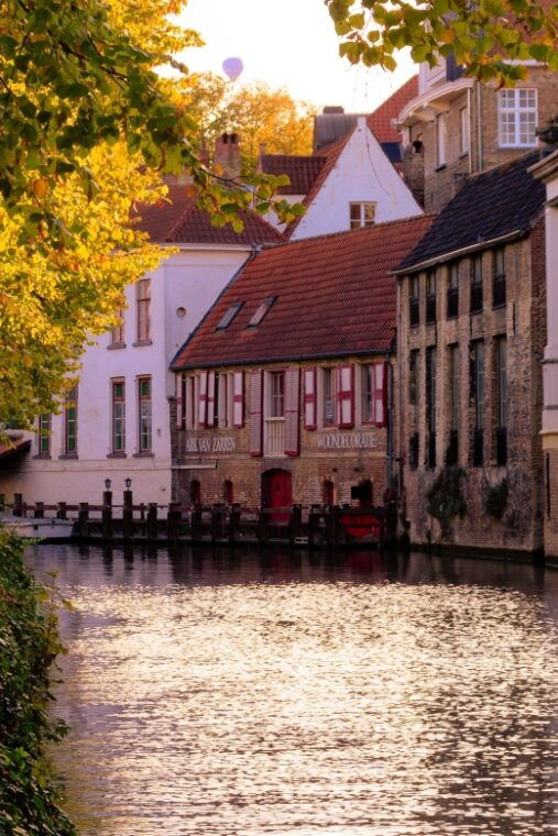 bruges-walking-tour-canal-boat-trip-w-beer-tasting-option