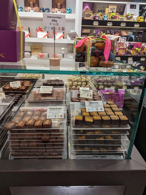 bruges-walking-tour-with-hot-chocolate-chocolate-tasting