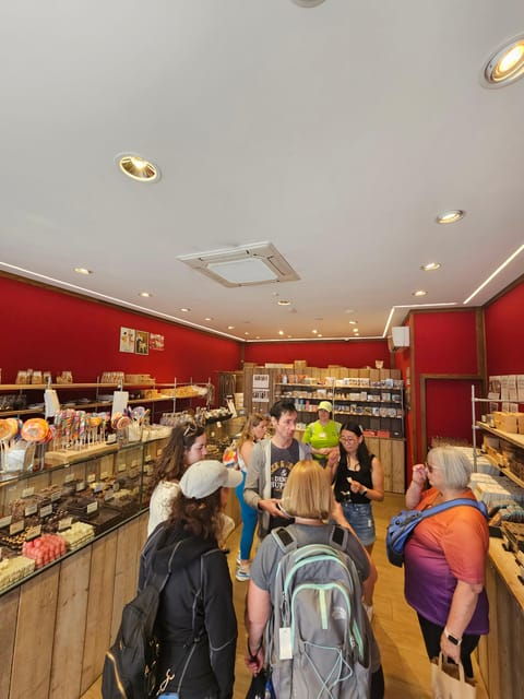 bruges-walking-tour-with-hot-chocolate-chocolate-tasting