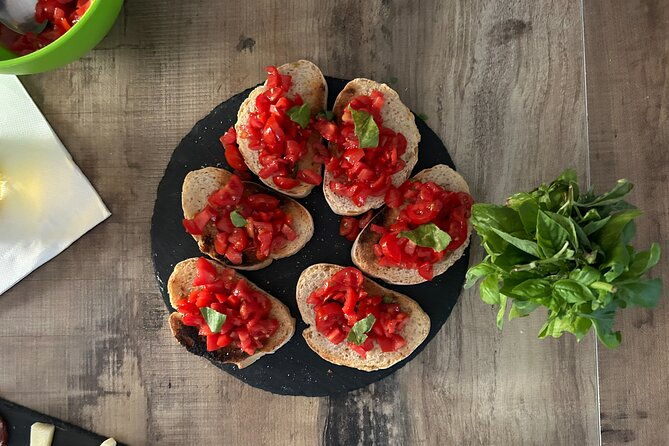 bruschetta-fettuccine-gnocchi-tiramisu-cooking-class-in-rome