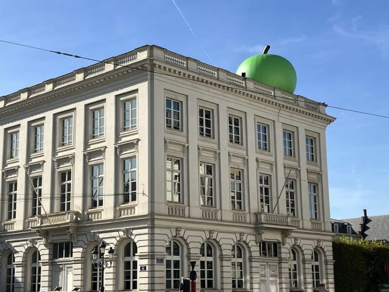 brussels-2-hours-magritte-waking-tour