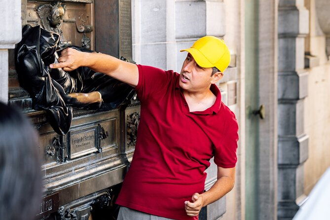 brussels-historical-walking-tour-with-chocolate-waffle-tasting