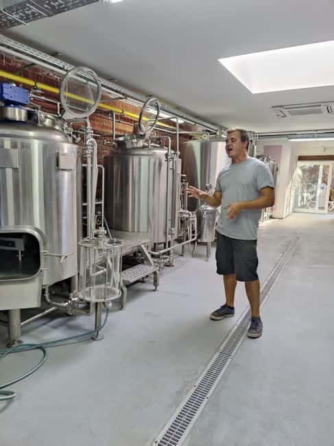 Brussels: micro brewery & distillery tour + beer tasting - Guides and Atmosphere