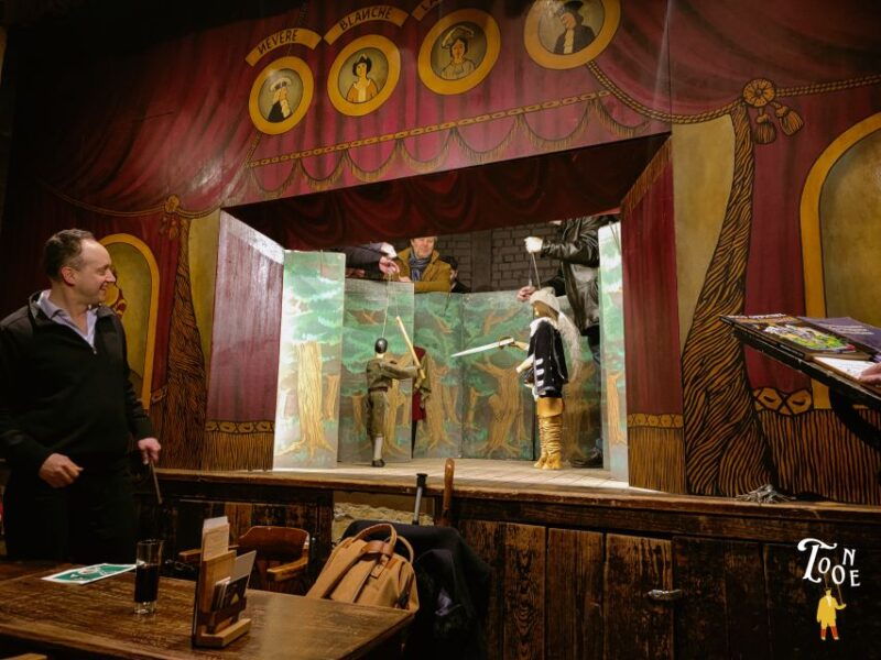 brussels-private-tour-of-theatre-toone-with-snacks-and-beer