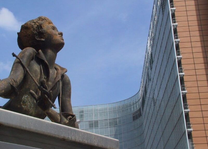 brussels-walking-tour-from-central-station-to-manneken-pis