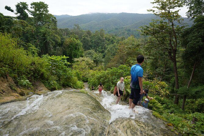 Bua Tong Sticky Waterfall-Nam Phu Chet Si Hotel Van Transfer - FAQ