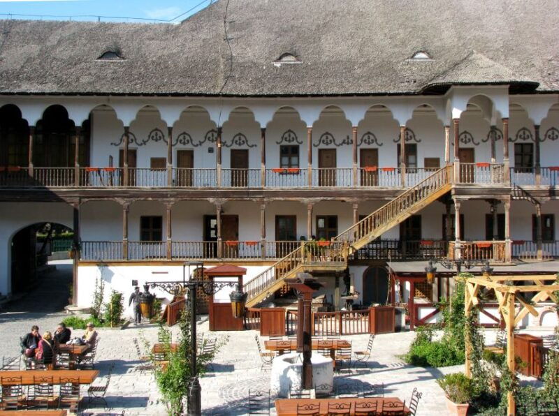 bucharest-2-hour-city-highlights-bike-tour