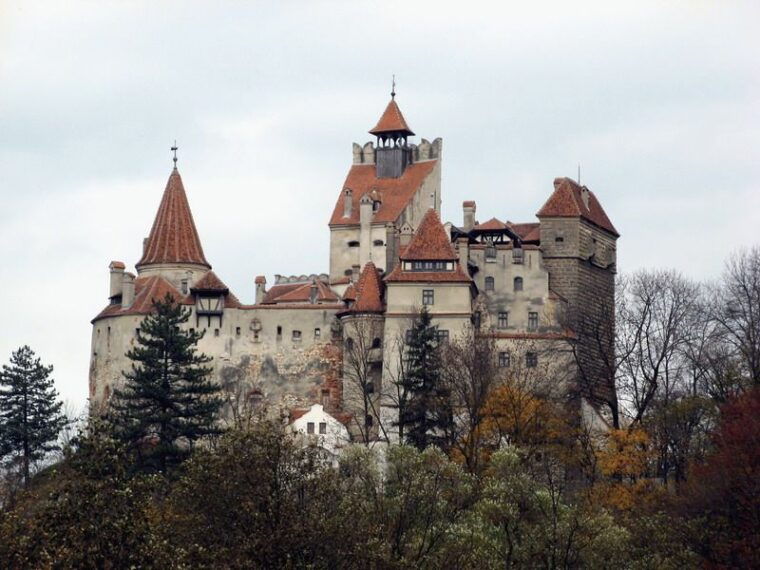 bucharest-bran-peles-castle-with-rasnov-citadel-day-trip