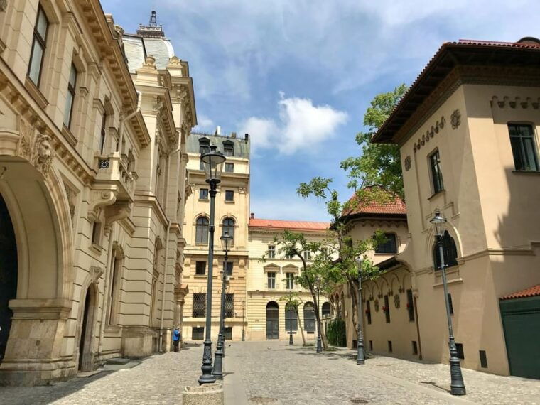 bucharest-communism-revolution-city-highlights-tour