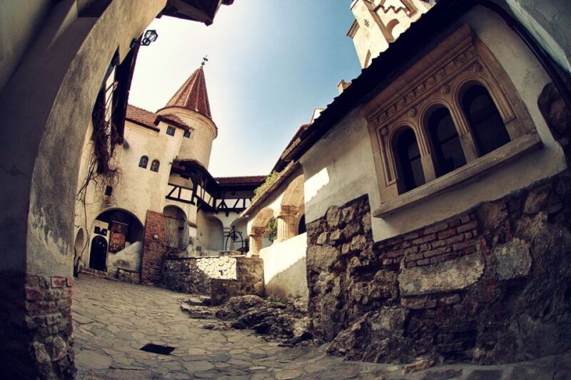 bucharest-dracula-castle-peles-castle-brasov-guided-tour