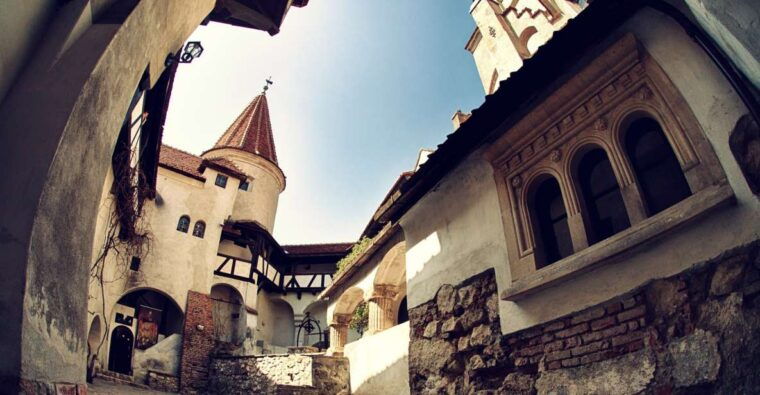bucharest-dracula-castle-peles-castle-brasov-guided-tour