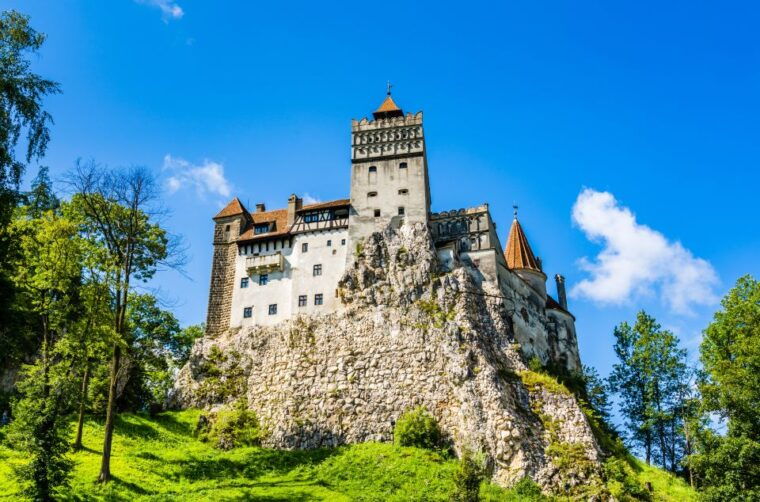 bucharest-dracula-castle-peles-castle-brasov-guided-tour