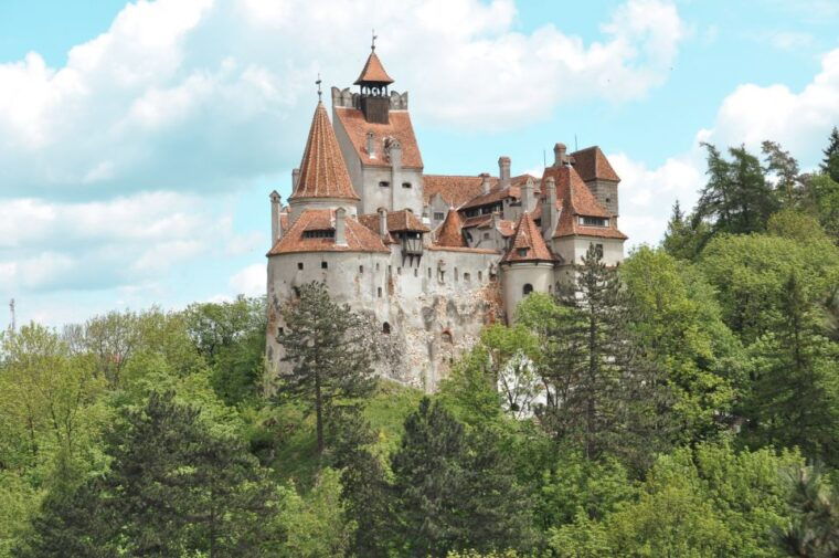 bucharest-draculas-castle-peles-castle-brasov-old-town-2