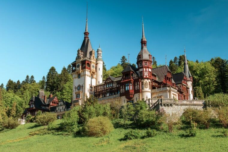 bucharest-draculas-castle-peles-castle-brasov-old-town-2